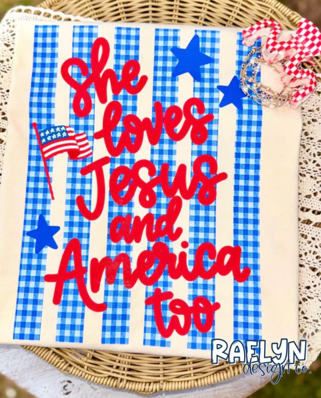 LOVES JESUS TEE